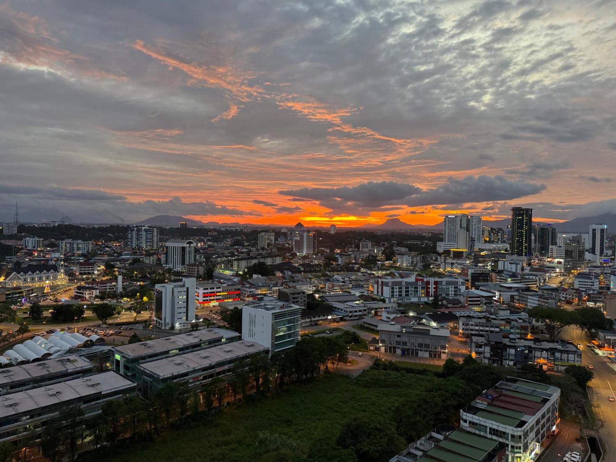 Kuching Cozy Comfort 06 - Riverine Diamond Kuching Studio With Balcony 3 Pax Apartment Exterior photo