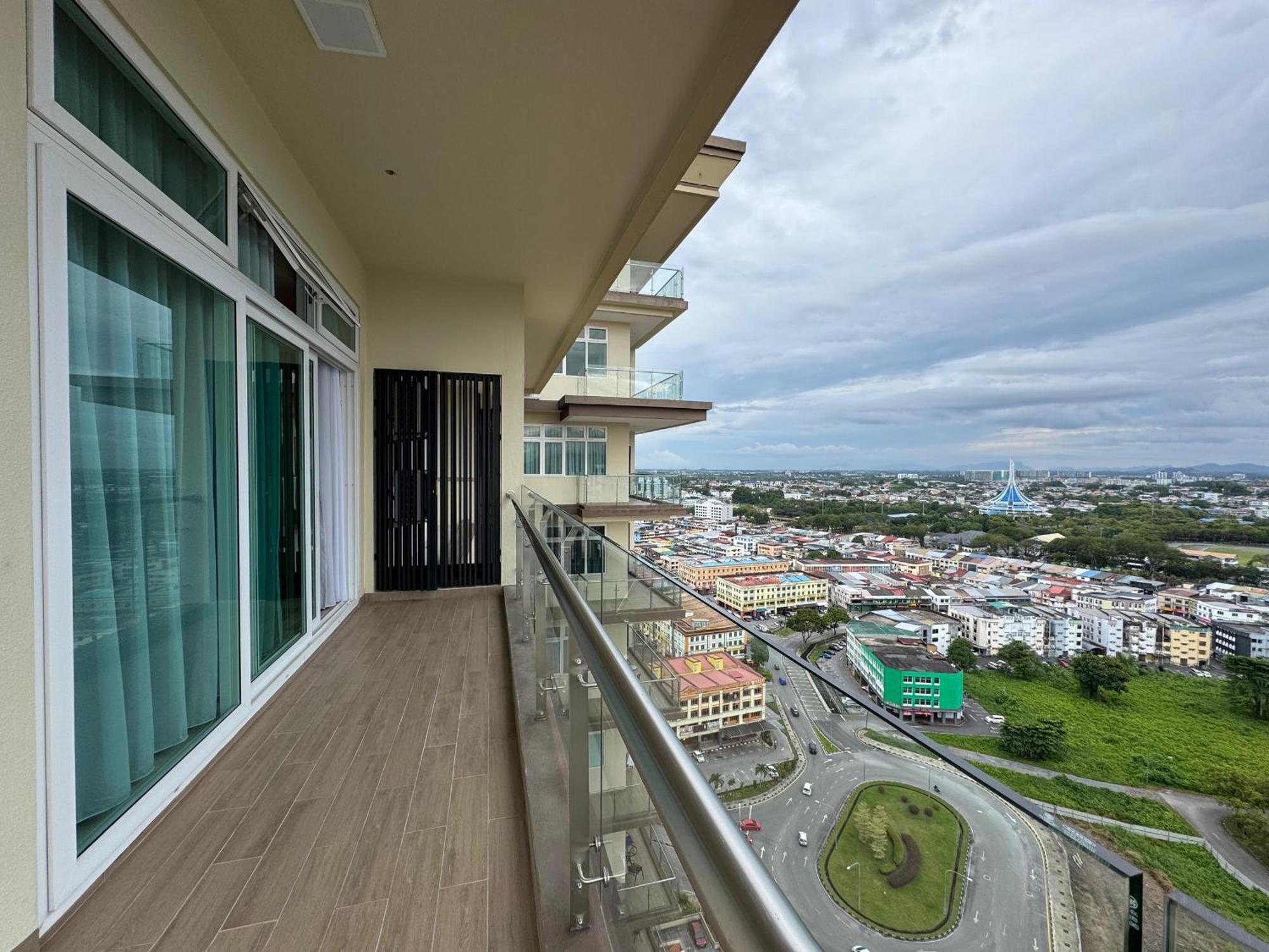 Kuching Cozy Comfort 06 - Riverine Diamond Kuching Studio With Balcony 3 Pax Apartment Exterior photo