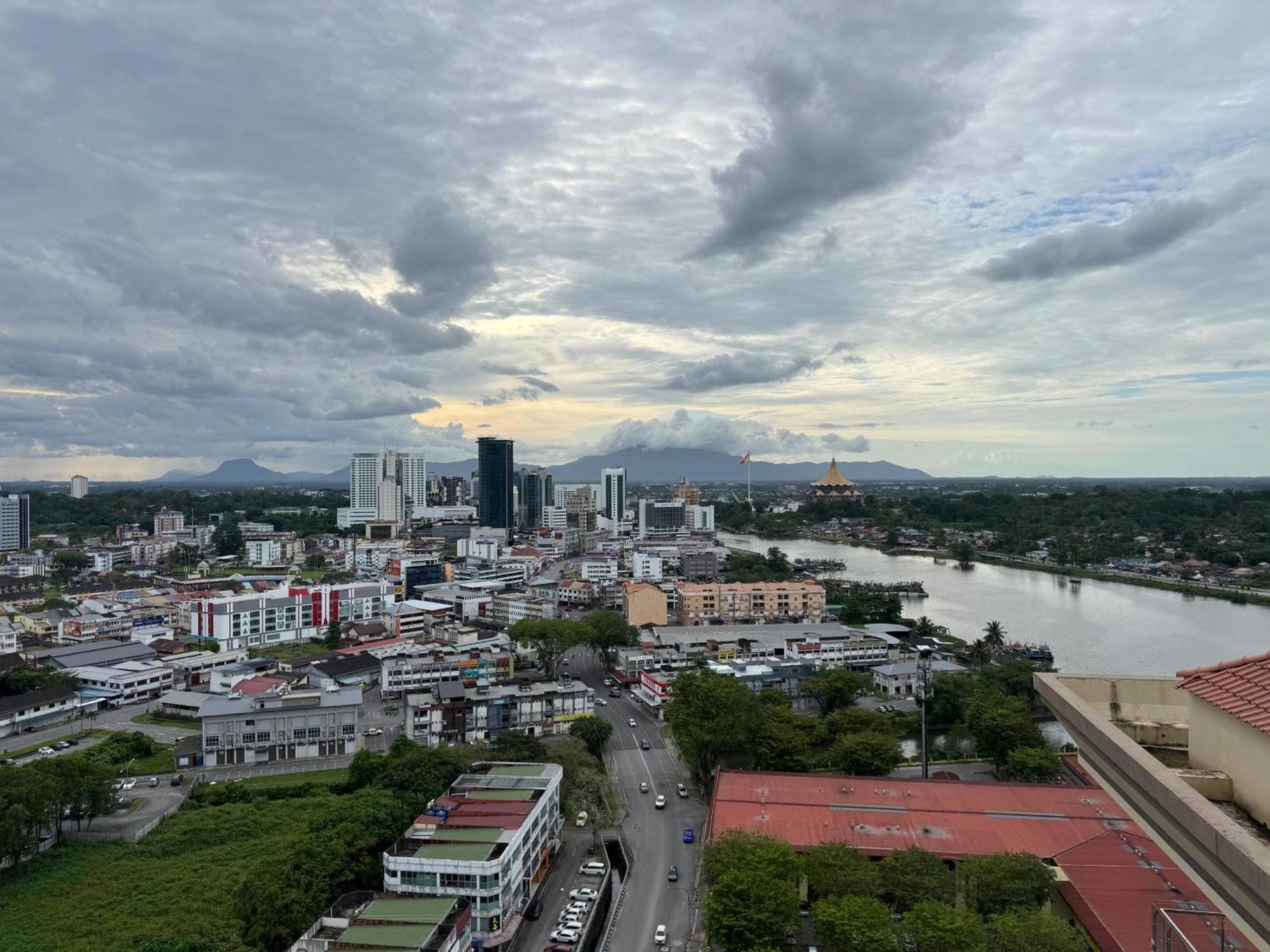 Kuching Cozy Comfort 06 - Riverine Diamond Kuching Studio With Balcony 3 Pax Apartment Exterior photo