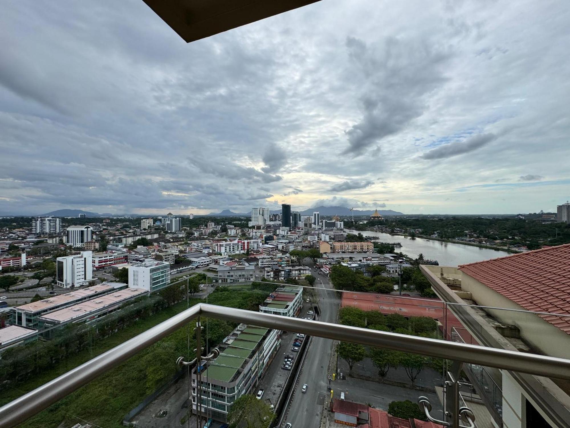 Kuching Cozy Comfort 06 - Riverine Diamond Kuching Studio With Balcony 3 Pax Apartment Exterior photo