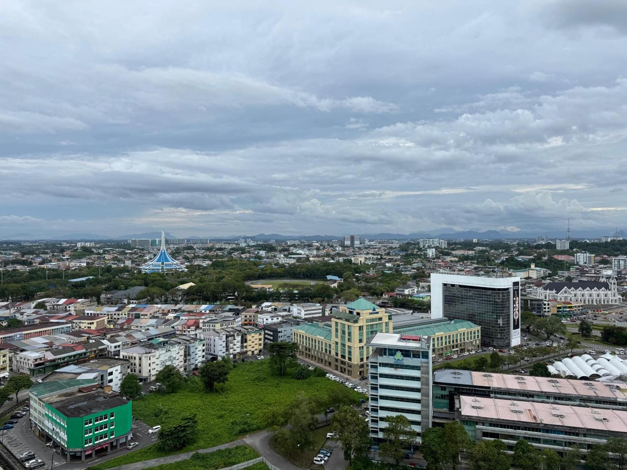 Kuching Cozy Comfort 06 - Riverine Diamond Kuching Studio With Balcony 3 Pax Apartment Exterior photo