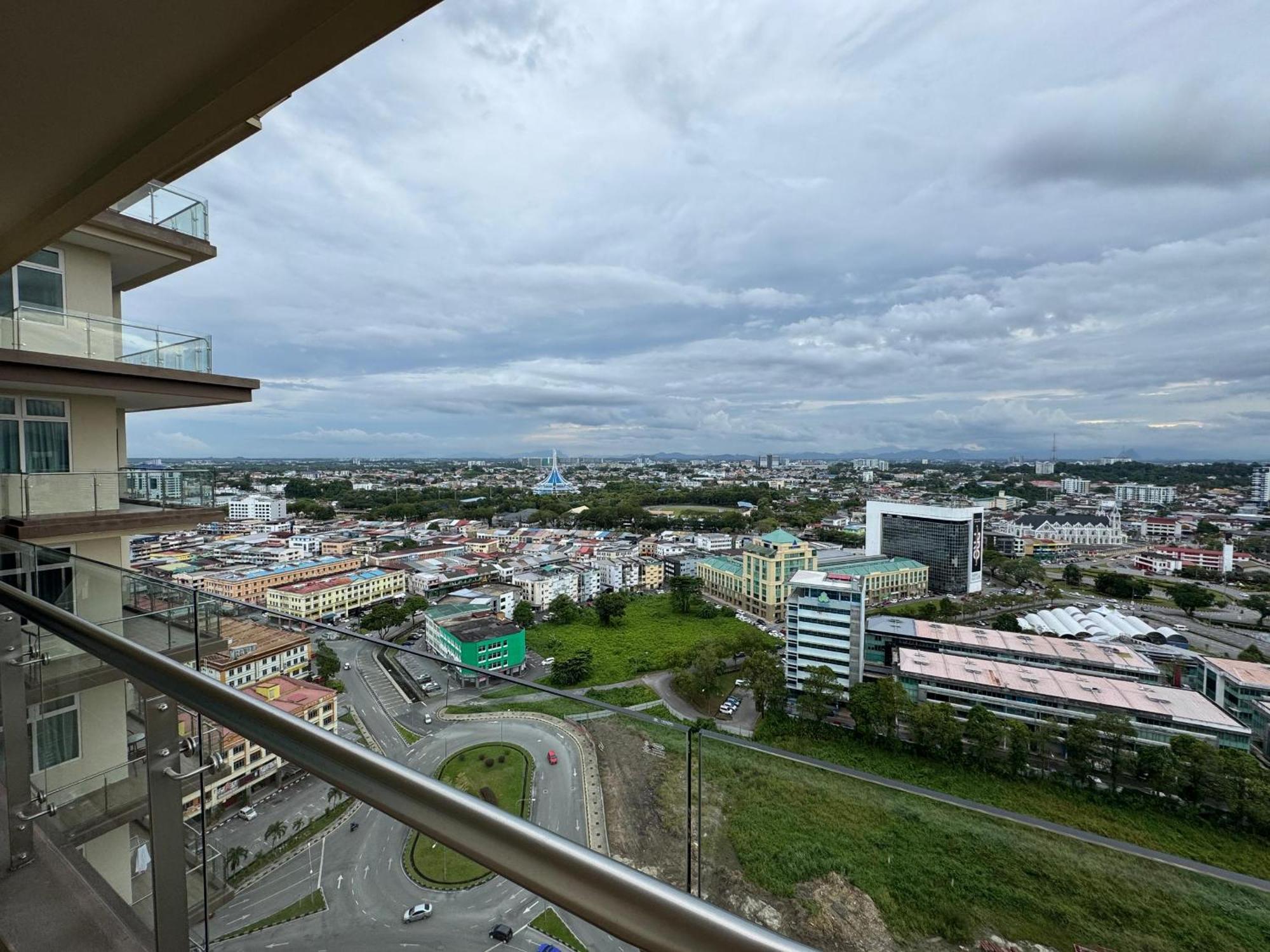 Kuching Cozy Comfort 06 - Riverine Diamond Kuching Studio With Balcony 3 Pax Apartment Exterior photo